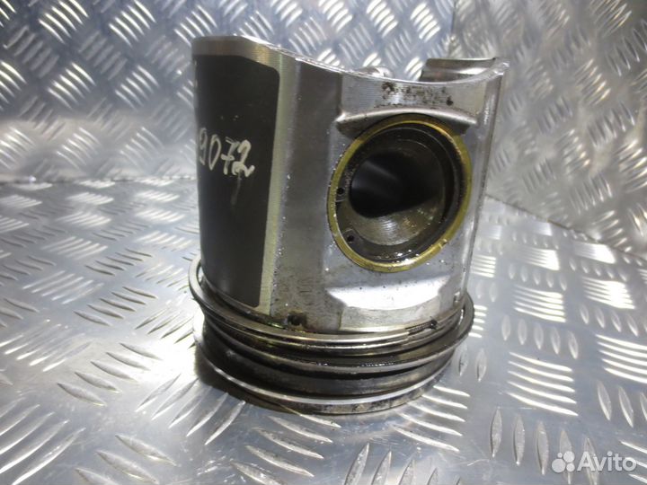 Поршень Iveco 504230647