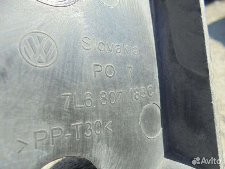 Крепление бампера переднее левое Volkswagen