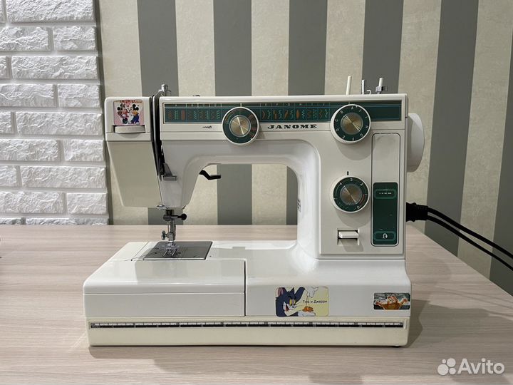 Швейная машинка Janome LE 22