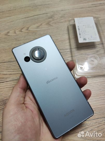 Sharp Aquos R8, 12/256 ГБ