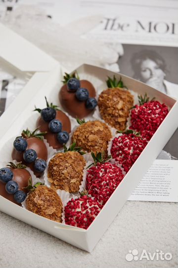 Подарочная коробка с ягодами в шоколаде