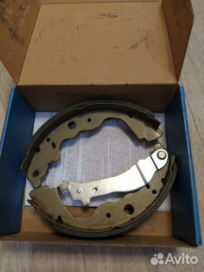 Тормозные колодки барабанные задние Nissan