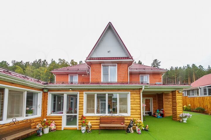 Коттедж 275 м² на участке 10 сот.