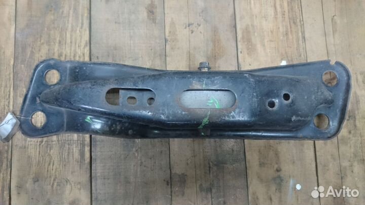 Кронштейн и подушка кпп infiniti ex35