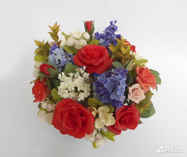 Яркая цветочная композиция для интерьера