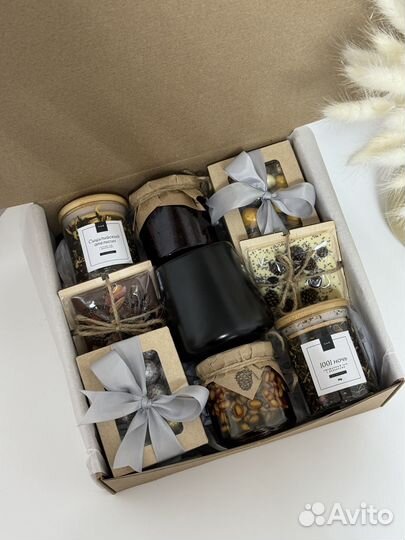 Чайный подарочный набор с полезными сладостями