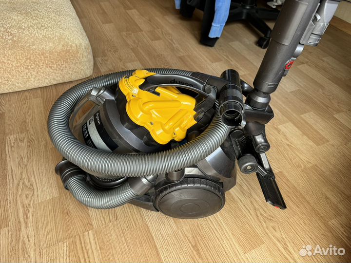 Пылесос Dyson на разбор