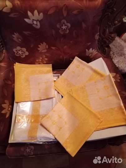 Скатерть и 4 салфетки