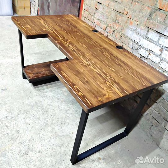 Компьютерный стол в стиле лофт