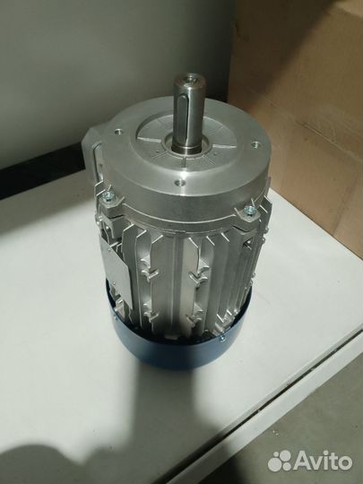 Двигатель двух скоростной тестомеса