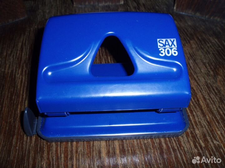Дырокол SAX-306