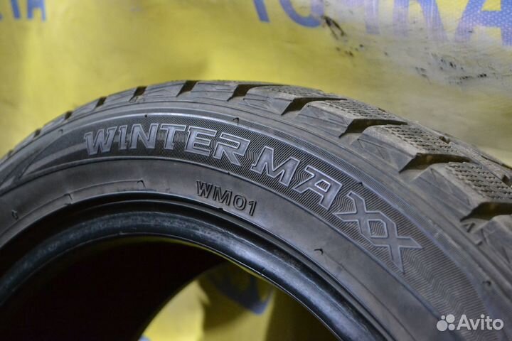 Dunlop Winter Maxx WM01 215/50 R17