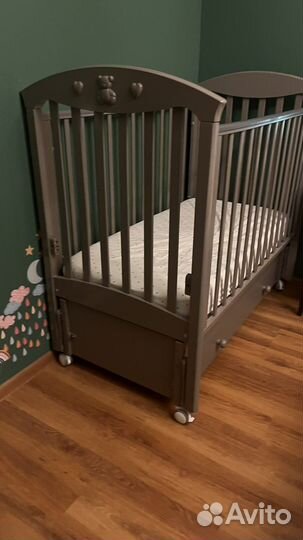 Кроватка детская с маятником гандылян