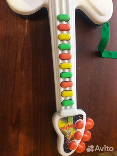 Продаю игрушечную гитару