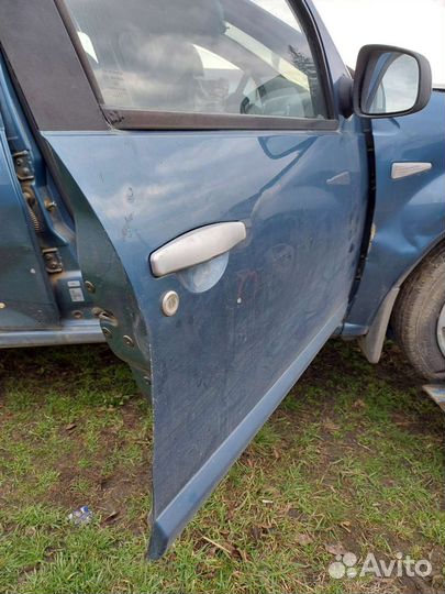 Дверь передняя правая renault sandero 1