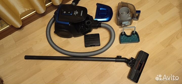 Пылесос Samsung безмешковый 1800w