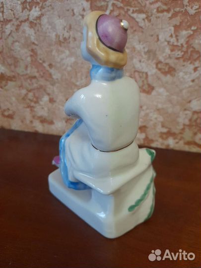 Фарфоровая статуэтка Фигуристка