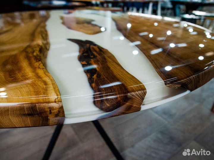 Обеденный стол из слэба лимонной акации