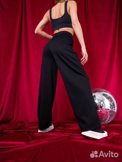 Спортивные штаны со стразами
