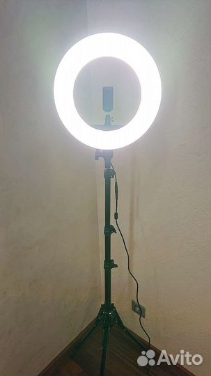 Кольцевая лампа со штативом