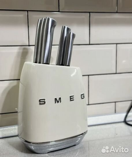 Набор кухонных ножей из нержавеющей стали smeg