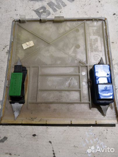 Кнопка люка Bmw 5-Series E39 M52B28 1997