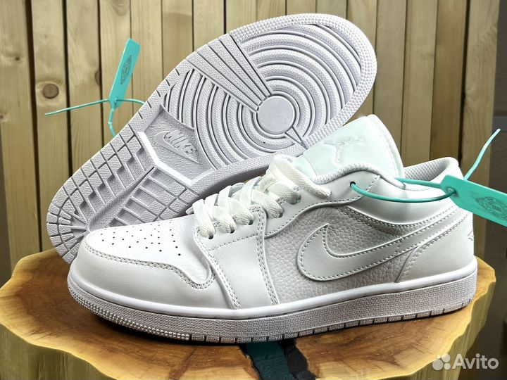 Nike Air Jordan 1 Low Triple White