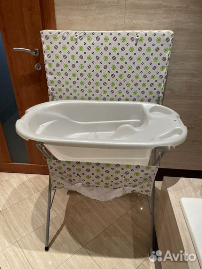 Ванночка на подставке с пеленальным столом