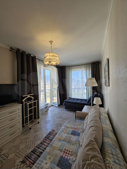 2-к. квартира, 57 м², 2/8 эт.
