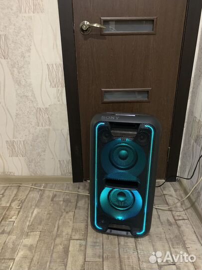 Продаю портативную колонку sony GTK-XB7