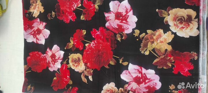 Отрезы тканей разные