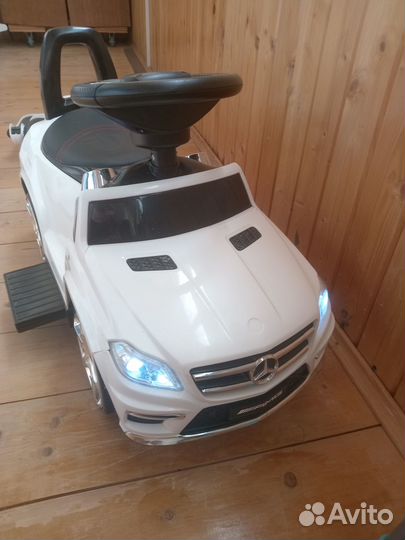 Детская машинка каталка с ручкой