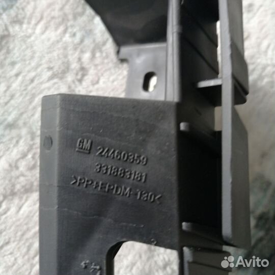 Кронштейн бампера Opel