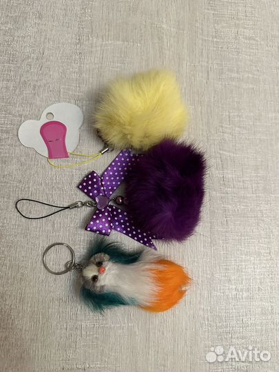 Пушистый брелок для сумки