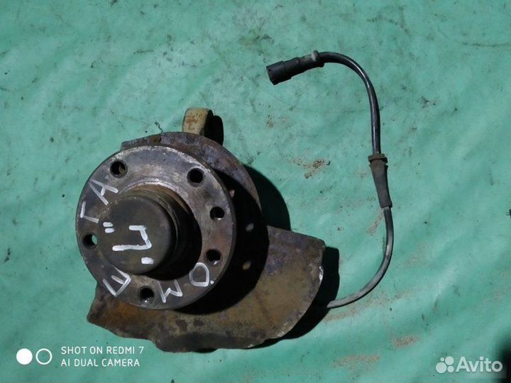 Кулак поворотный передний левый Opel Omega B