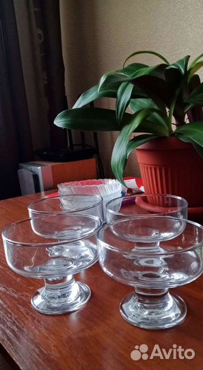 Креманка на ножке