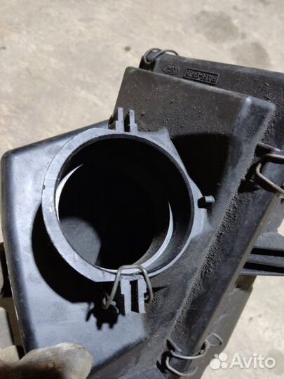 Корпус воздушного фильтра Ford Mondeo 1 лифтбек