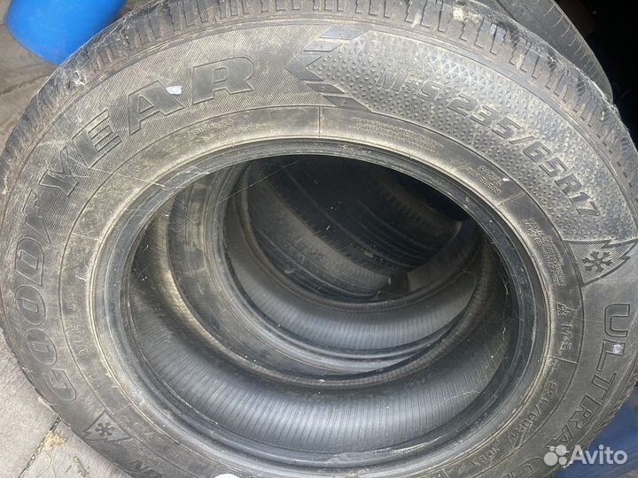 Goodyear Ultra Grip HP 235/65 R17