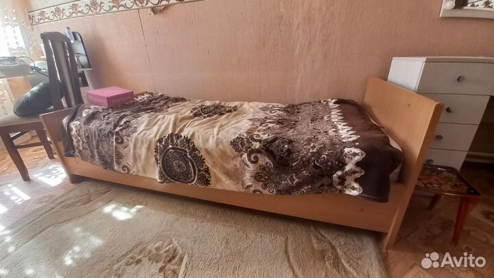 Детская кровать и стенка
