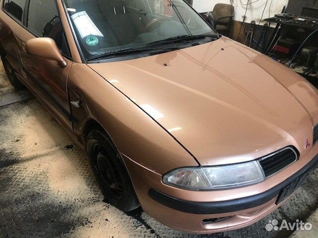 Разбор на запчасти Mitsubishi Carisma