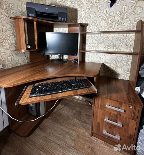 Компьютерный стол