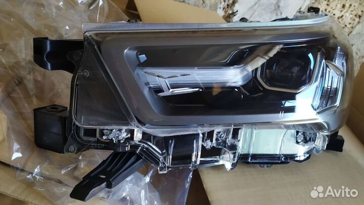 Фары для Toyota hilux 8 поколения Рейстал2020-2023