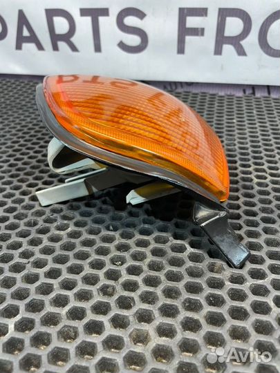 Поворотник передний левый Audi 80 B3 RU 1989