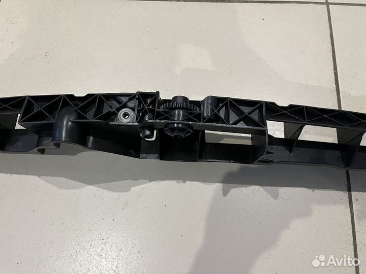 Поперечная планка решетки радиатора Mercedes W212