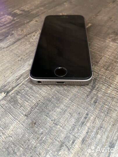 Телефон iPhone se