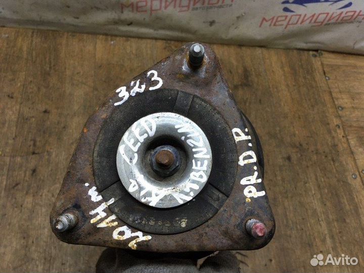 Амортизатор передний правый Kia Ceed 2014