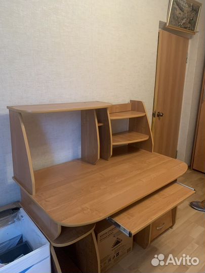 Компьютерный стол