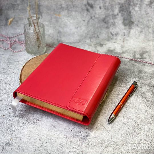 Эдем: Кожаный красный именной ежедневник с золоченым срезом модель Эдем - стиль и изысканность в каж