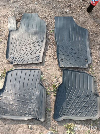 Резиновые коврики на volkswagen polo2019