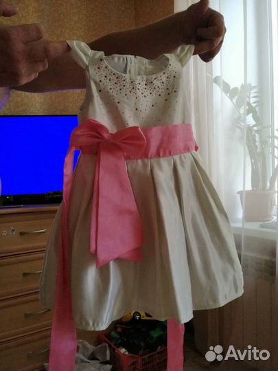 Продам красивое платье на принцессу одевали пару р